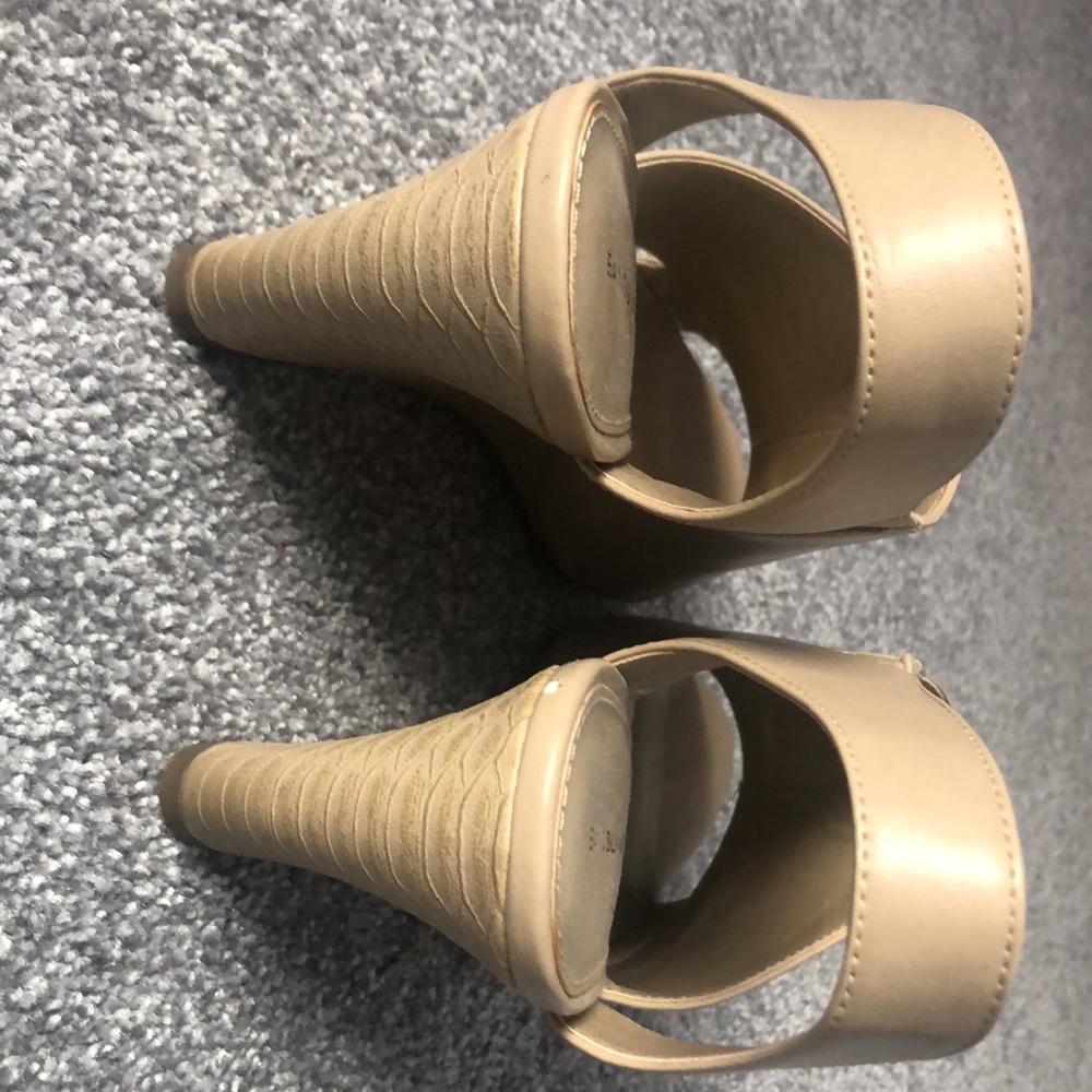 Shoes - Picture 3 of 4